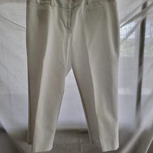 APT 9. Capri style pants. White Size: 12